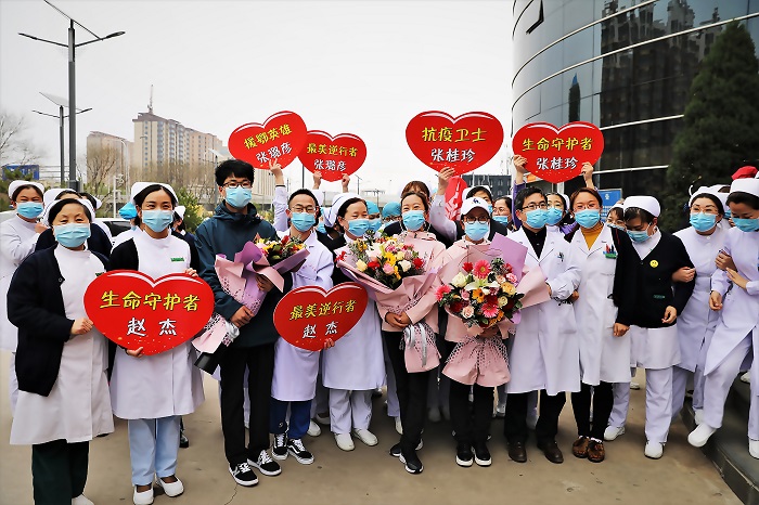 抗疫英雄归来张瑞勇.