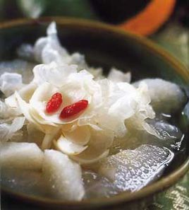 百合杞子炖雪梨
