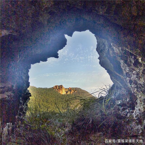 川岩洞附近的小山洞 川岩洞附近的小山洞.jpg
