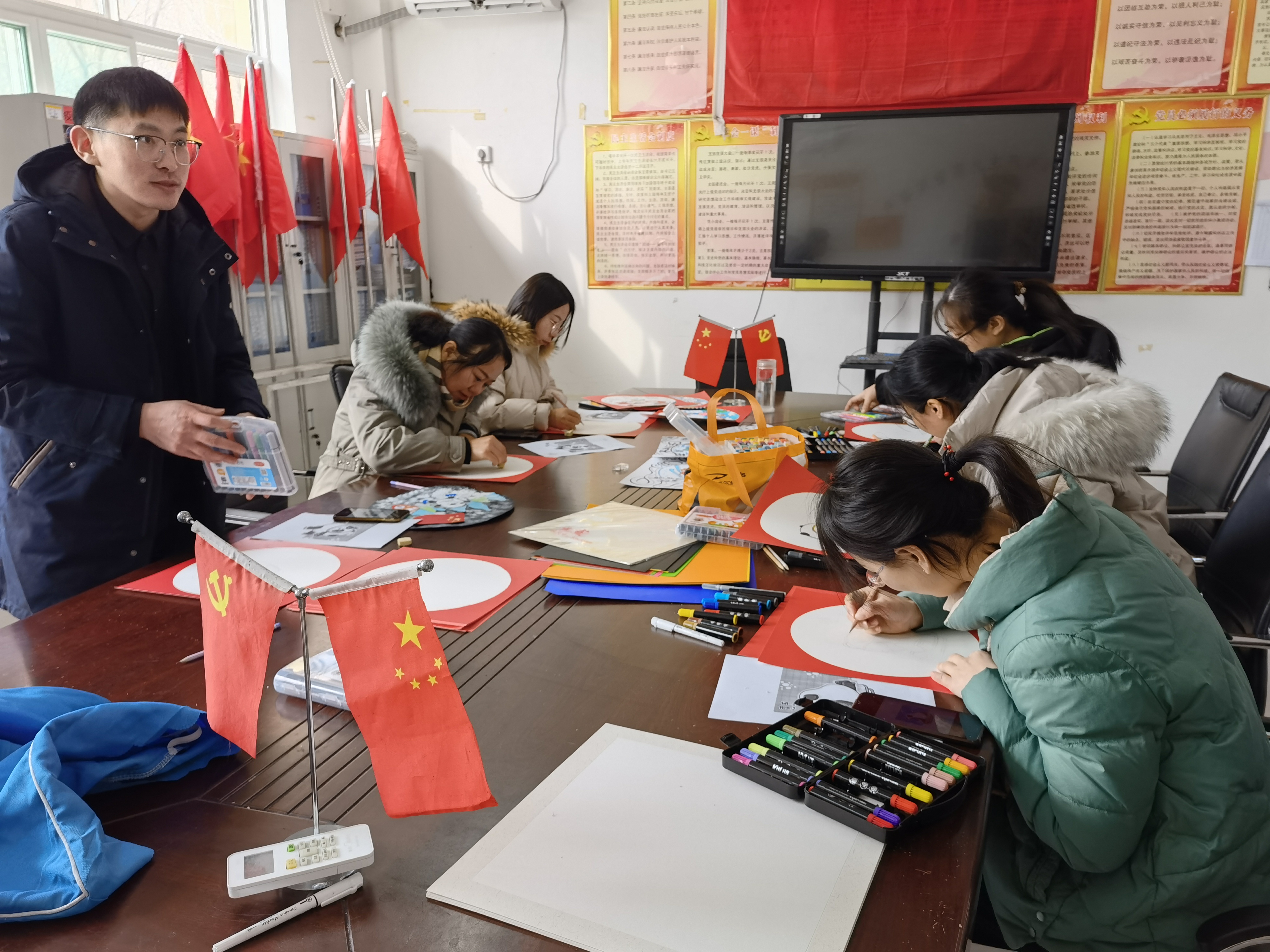 【冠县】手绘“冰墩墩”简笔画形式为北京冬奥会助力加油