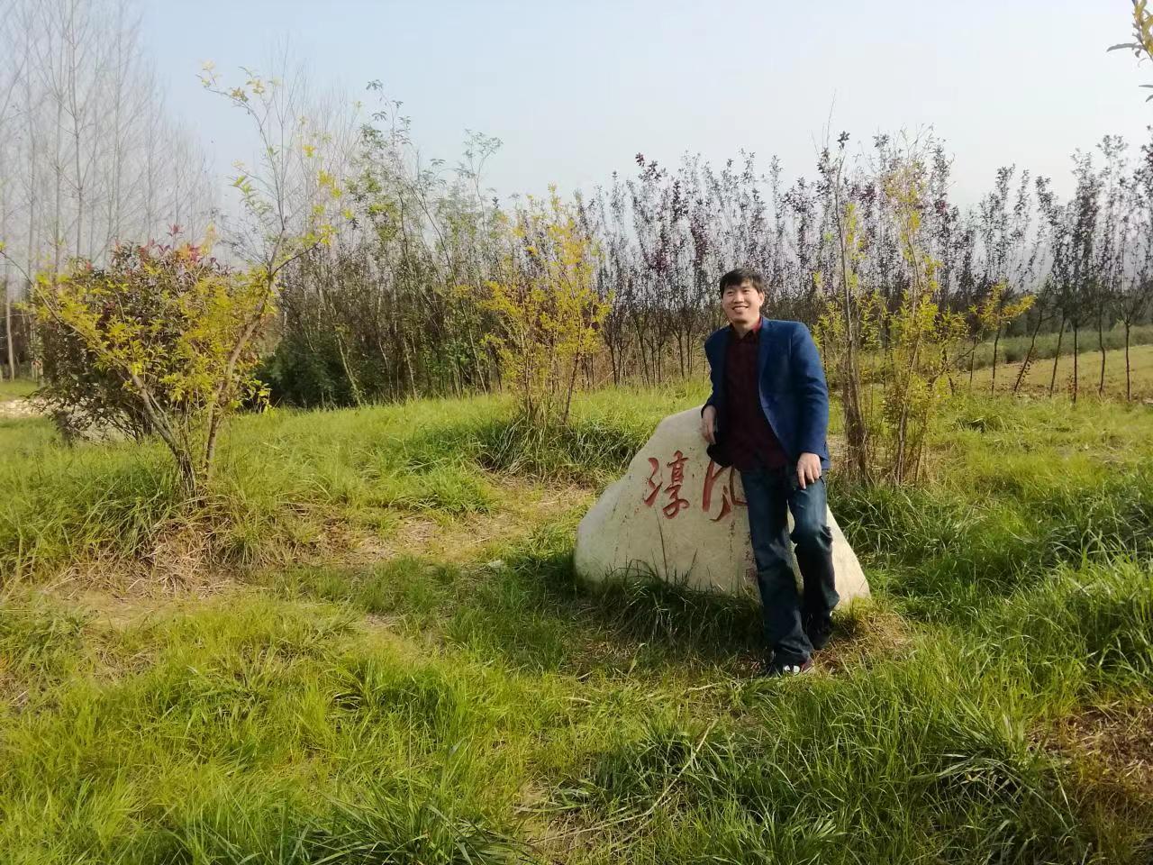 朗读者照片 朗读者照片