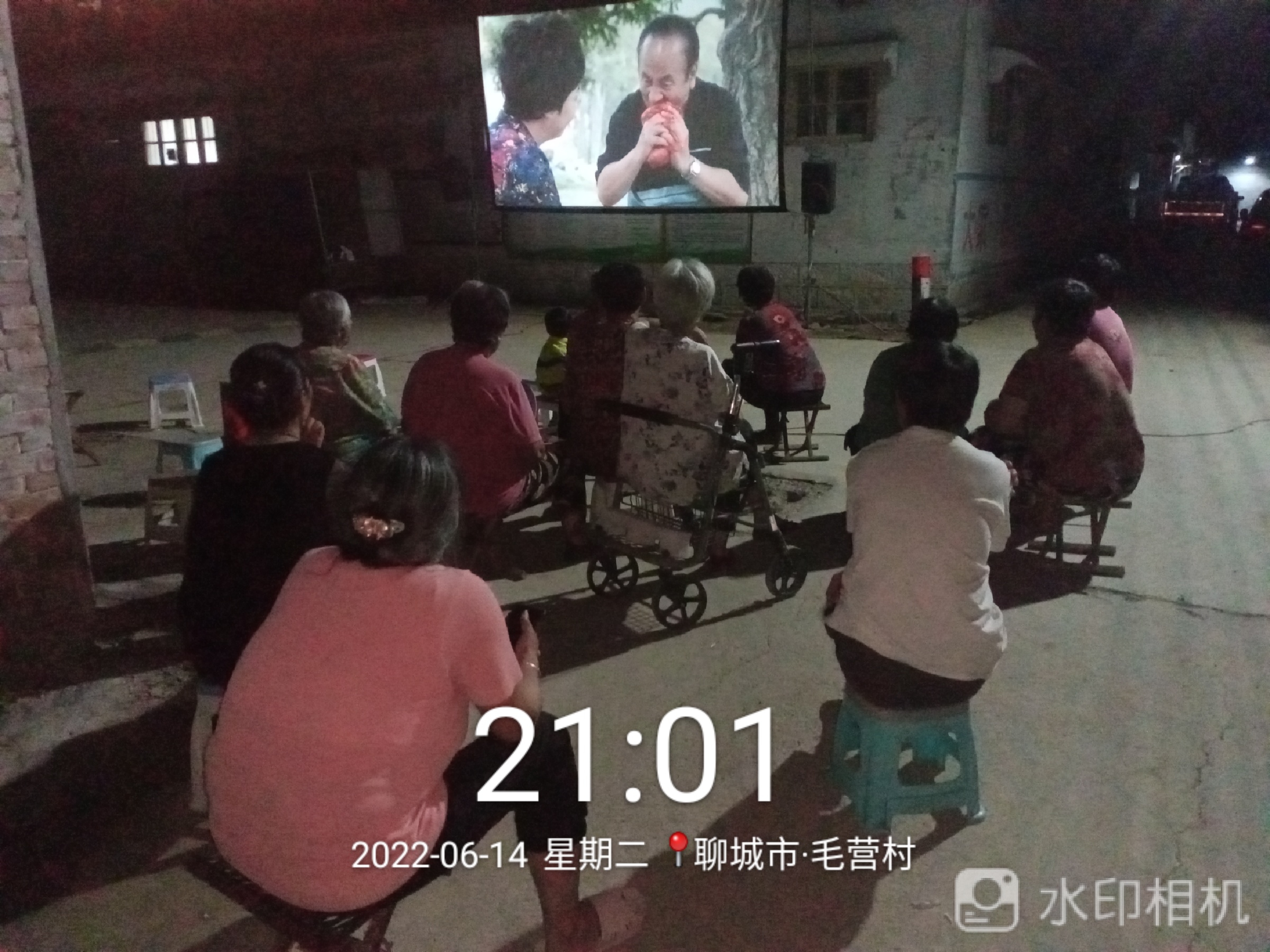 【度假区】农村公益电影放映走进朱老庄镇毛营村