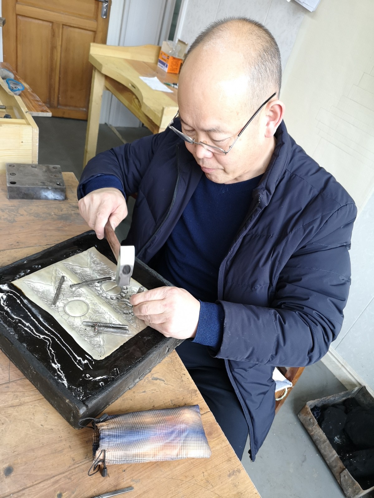 湟中-何满-银铜器制作与鎏金技艺-国家及代表性传承人5