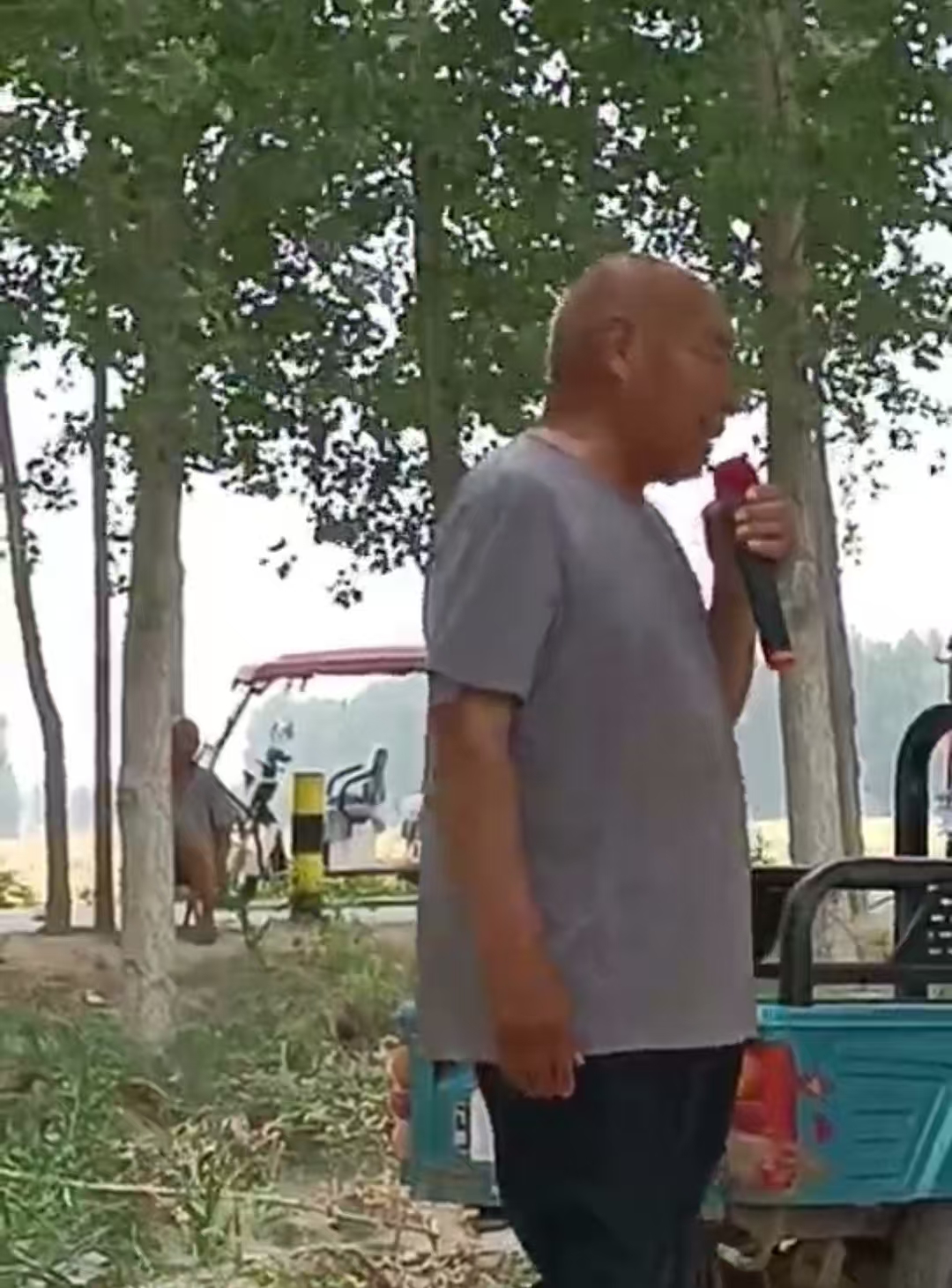 琉璃寺镇一年一村一场戏