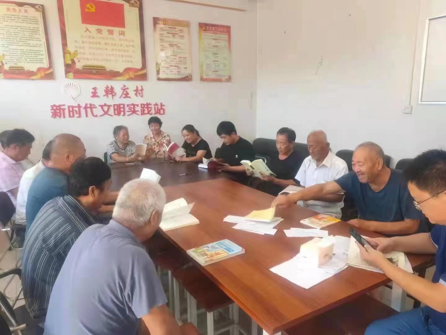 【冠县】范寨镇“阅读小康气象 奋进振兴征程”全民阅读