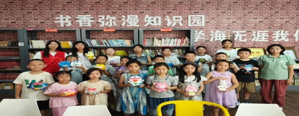 高唐县人和街道“我们的中国梦 文化进万家”“童心妙笔趣相绘”彩绘石膏娃娃活动