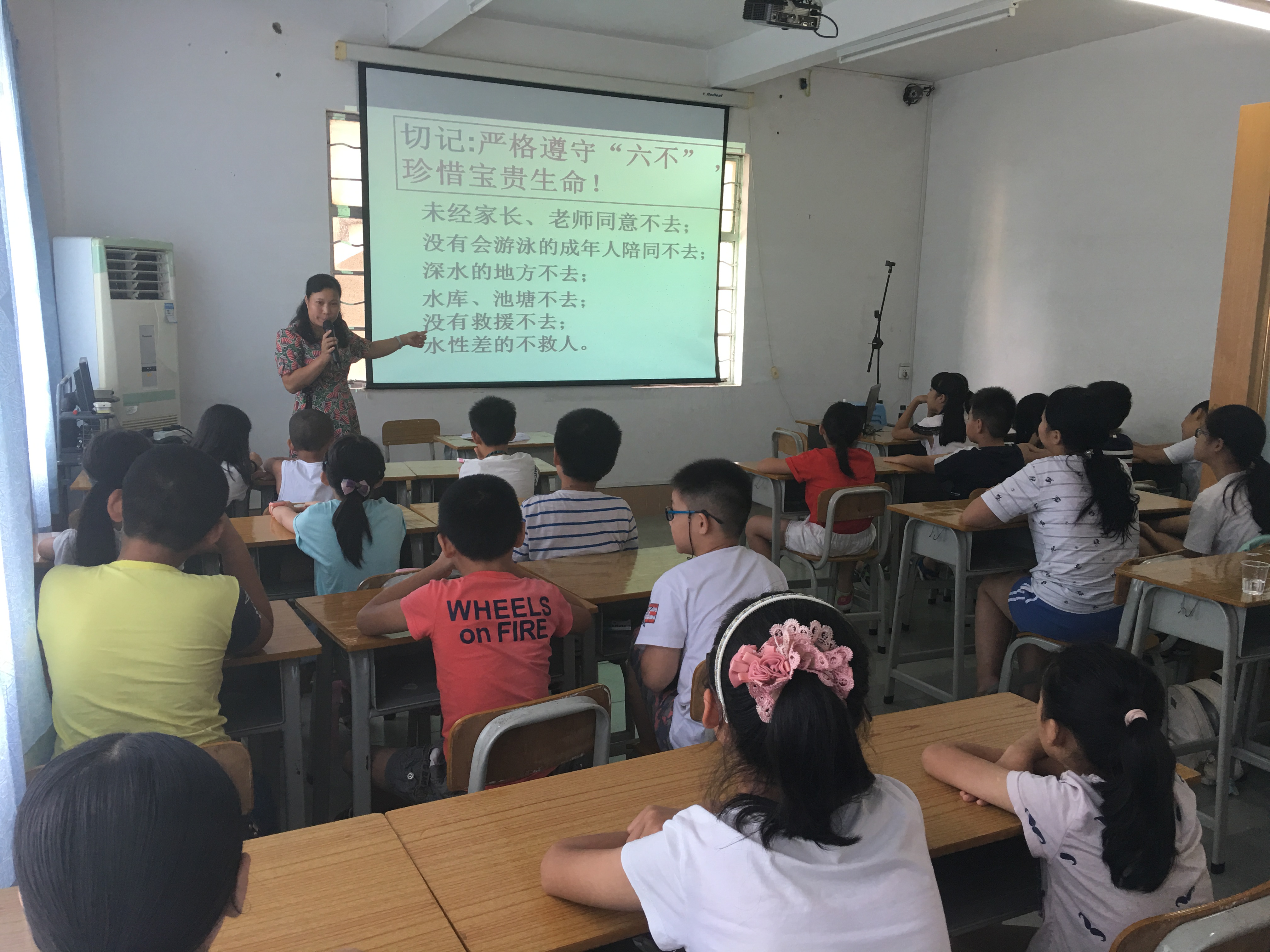 龙门县图书馆开展2017年暑期系列活动之八“安全教育小讲堂”