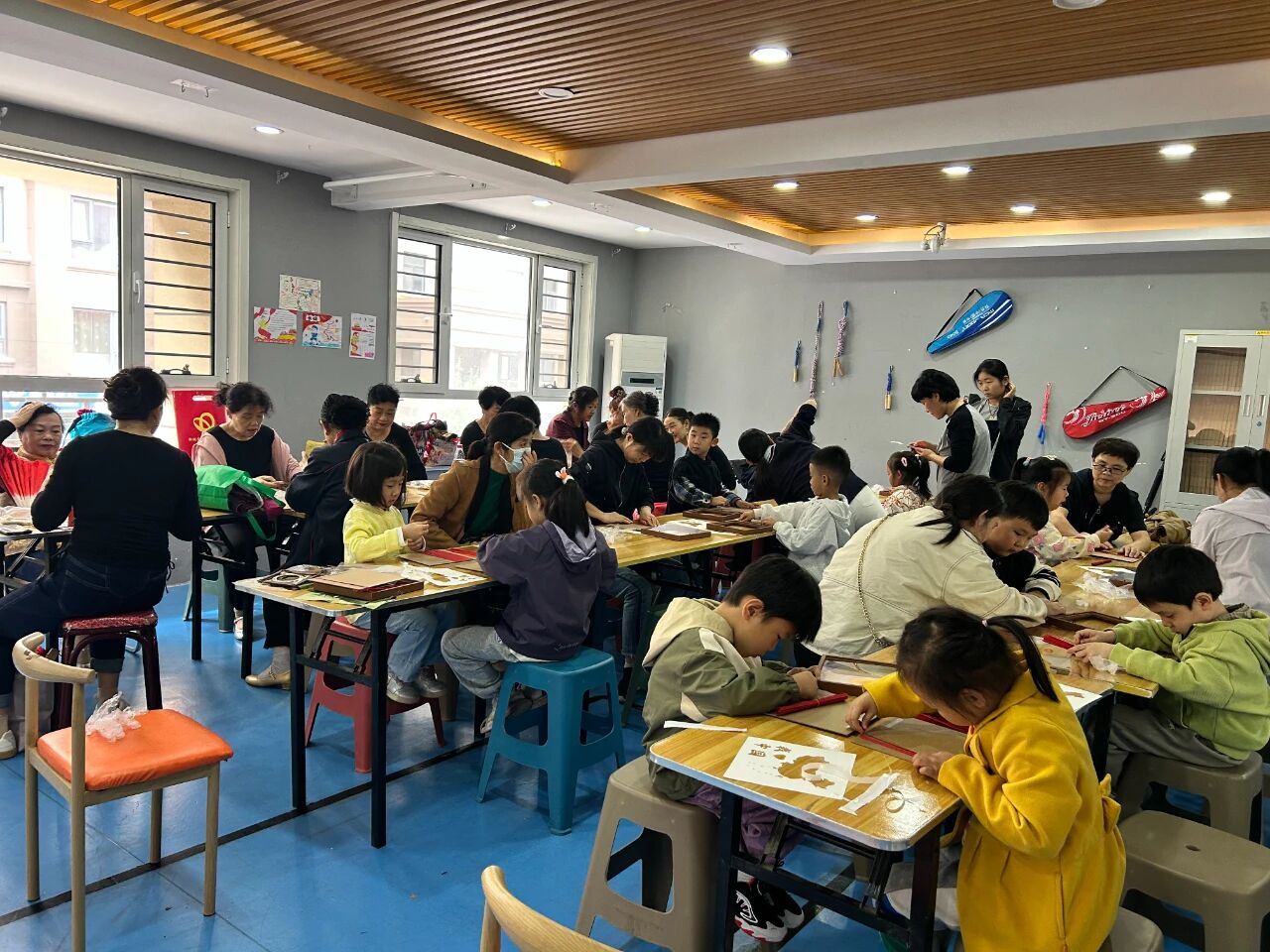 群众身边的美术馆-“童心绘祖国，小手绘团圆”活动