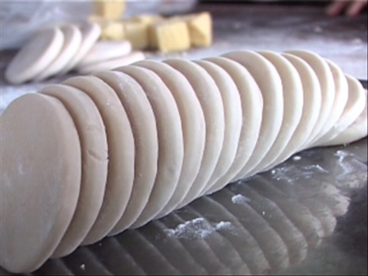 6绿豆饼半成品(林镇州摄)