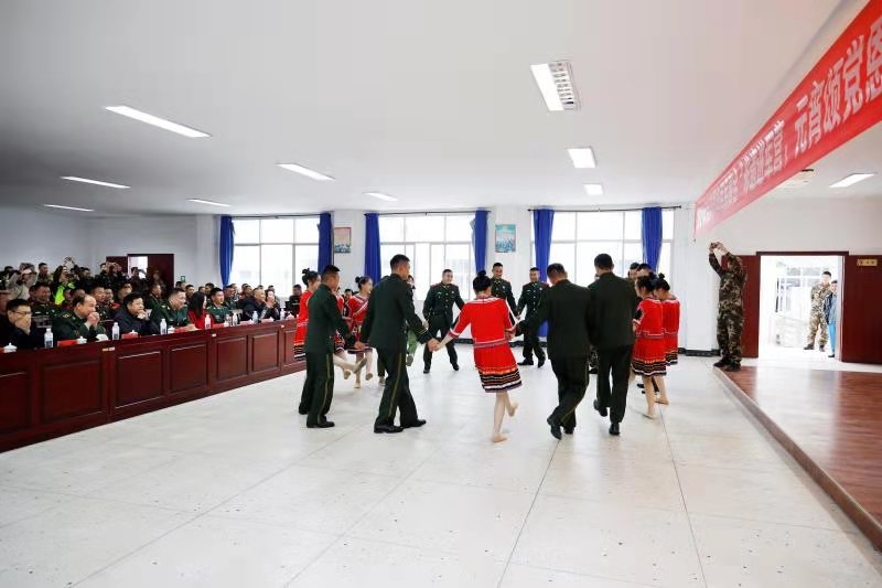 摆手舞大团圆 摆手舞大团圆.jpg