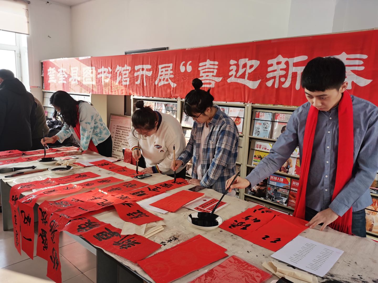 望奎县图书馆开展喜迎新春送春联活动3 望奎县图书馆开展喜迎新春送春联活动3.jpg?v=1764963566226