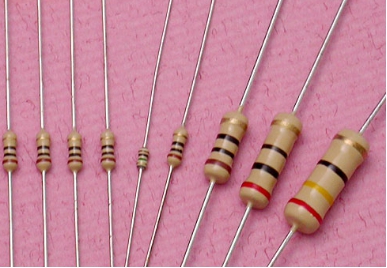 电源电路由风扇电动机M、整流桥堆UR、发光二极管VLl、限流电阻器Rl、稳压二极管VS和滤波电容器C1组成