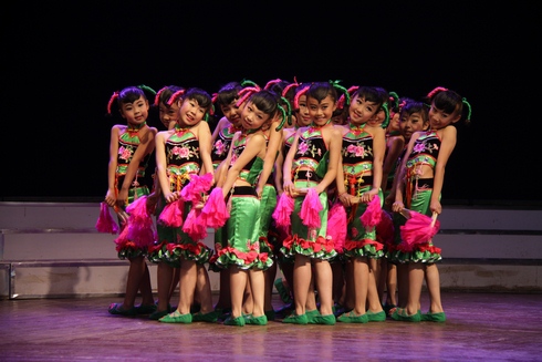 14市群众艺术馆选送群舞(小亲亲) 14市群众艺术馆选送群舞(小亲亲).jpg