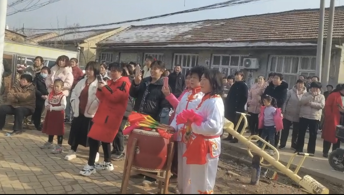 高唐县赵寨子镇南街村村内展演