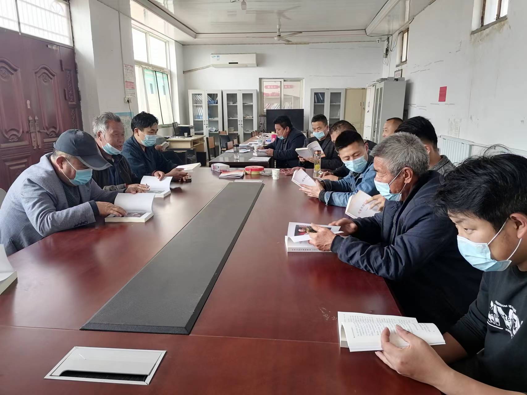 【冠县】清水镇井寨村开展以“全民阅读正当时 书润乡村向未来”为主题的全民阅读活动