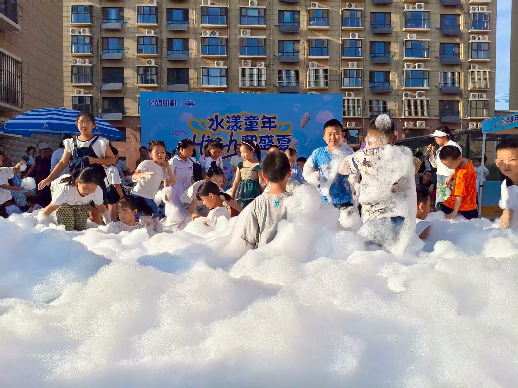 【莘县】莘州街道举办“清凉一夏欢乐无限”泡泡趴活动