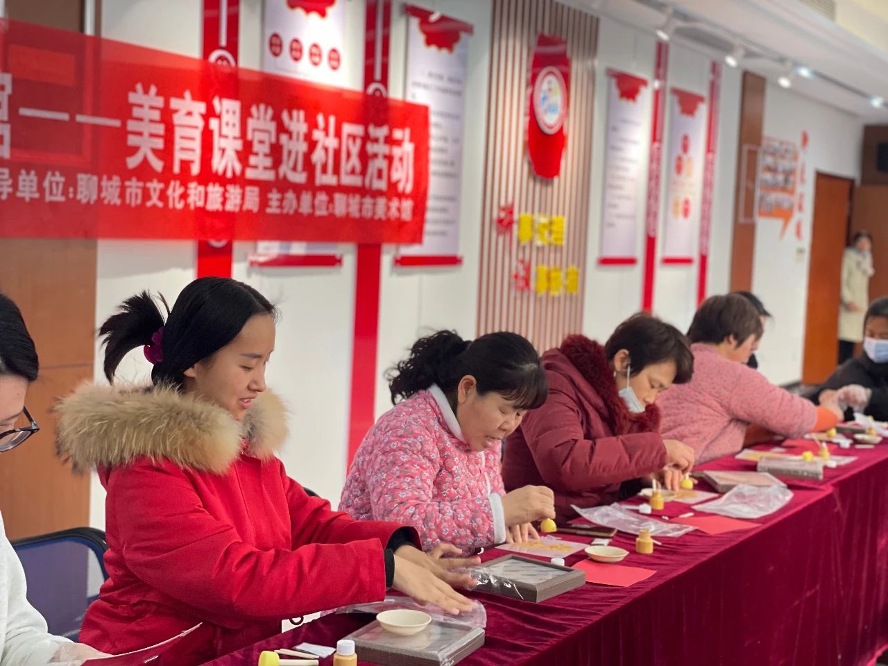 群众身边的美术馆——“缤纷艺韵 活力社区”美育课堂进社区主题活动