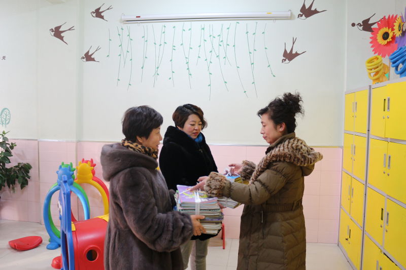 送书到小燕幼儿园2.jpg?v=1764967087607