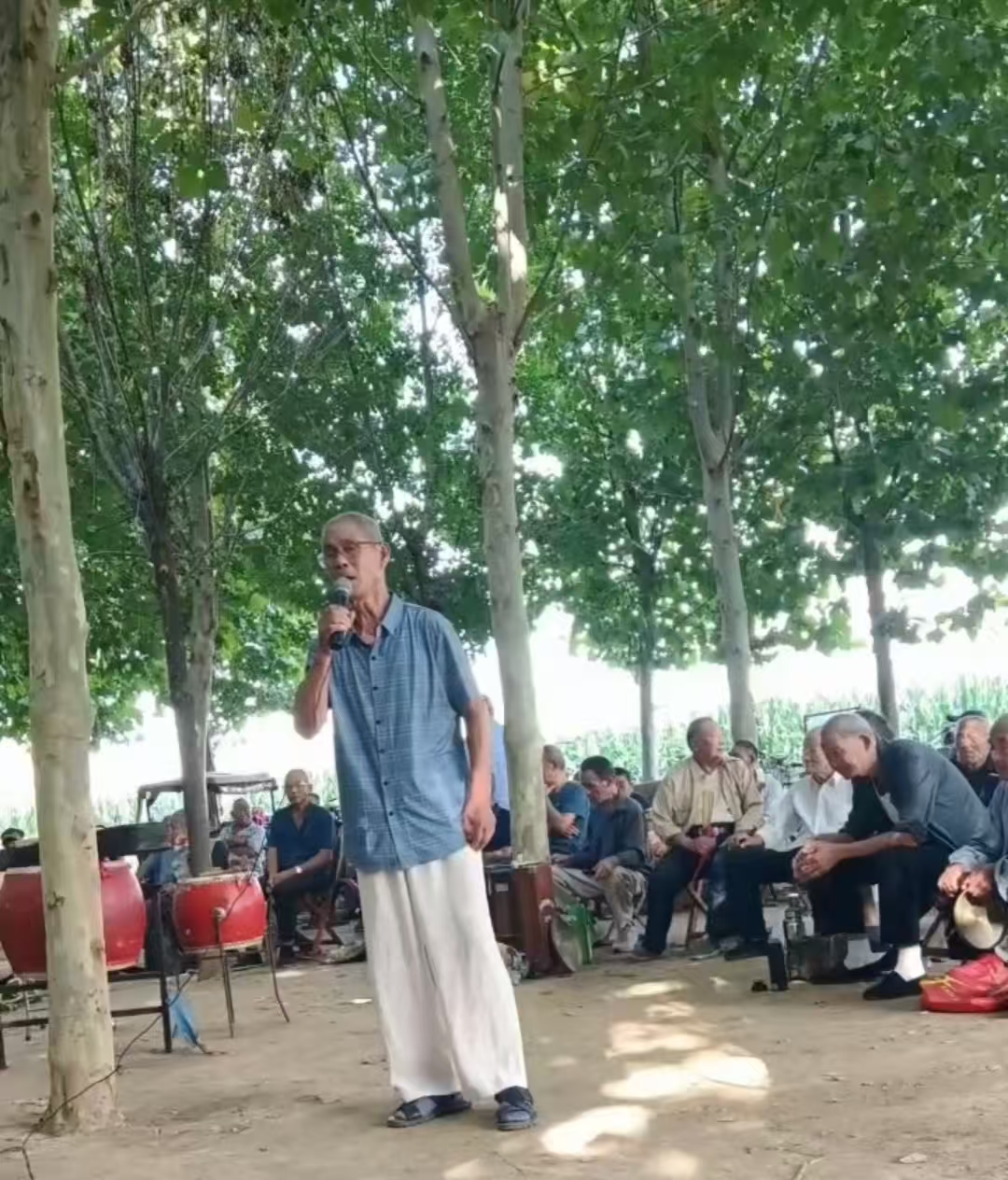 琉璃寺镇一年一村一场戏