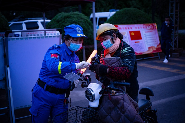 孙榆文《防疫防控不放松》