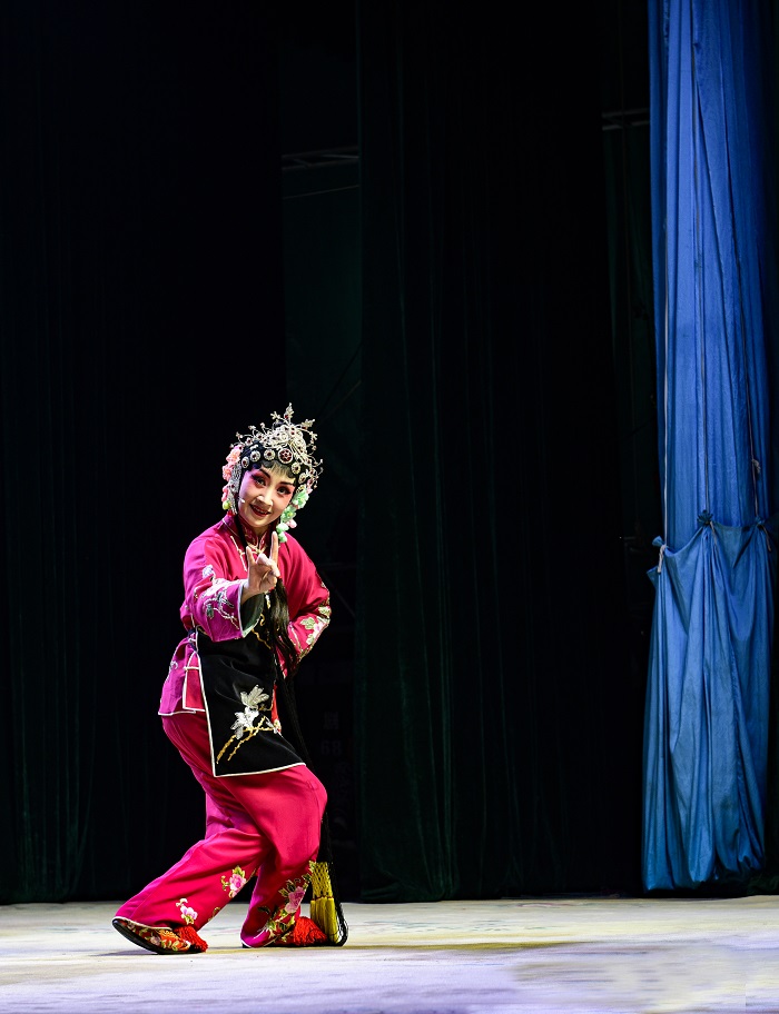 《台前幕后》组照(吴向俊摄) (6)