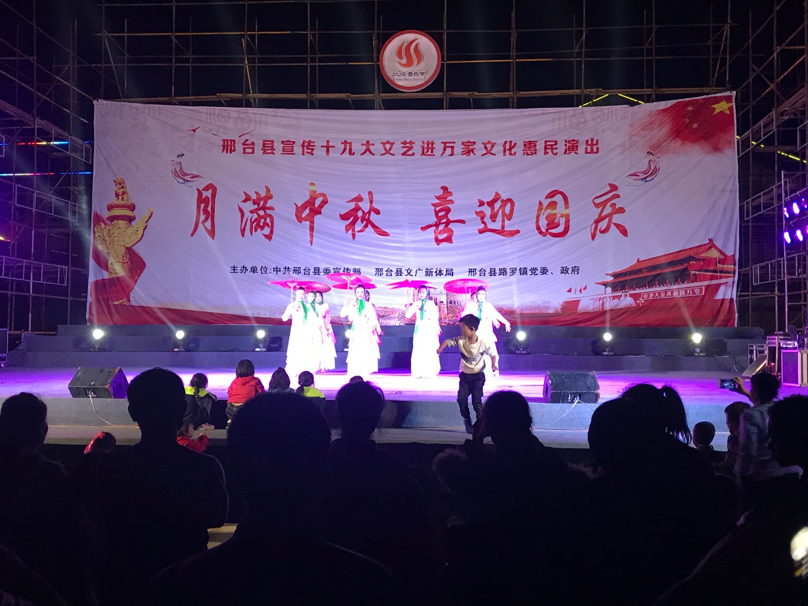 48学习十九大文艺进万家系列文化活动.jpg