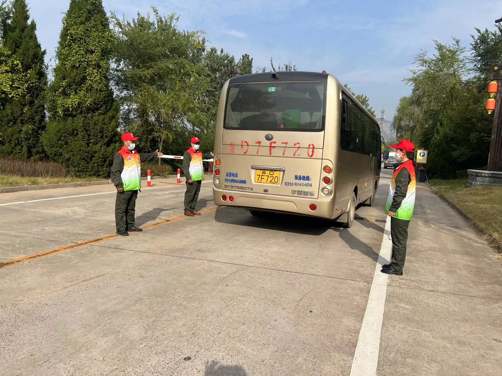 志愿服务车辆疏导 (7) 志愿服务车辆疏导 (7).jpg