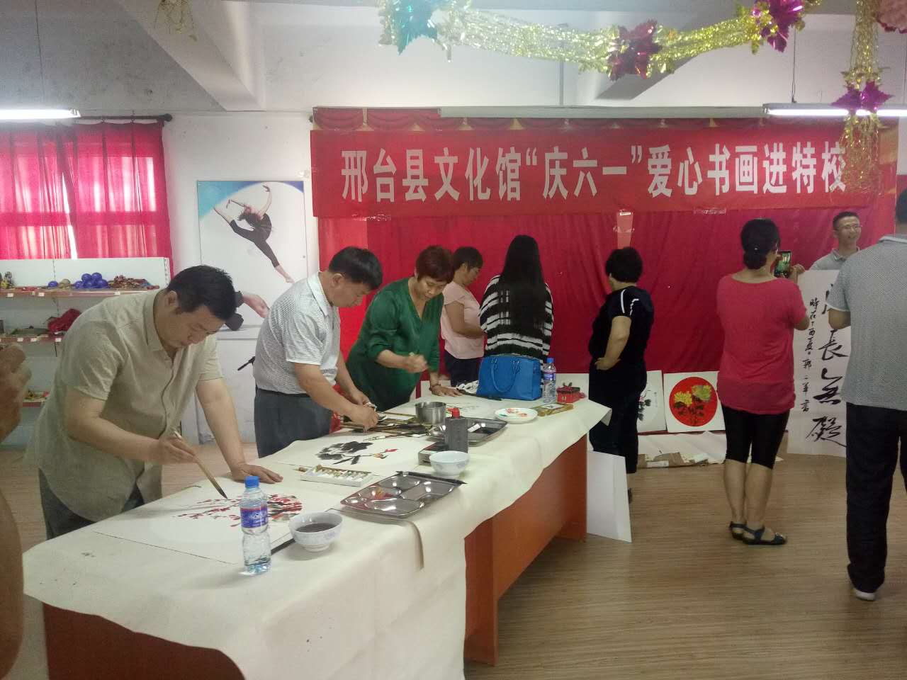 51-1书画进学校.jpg