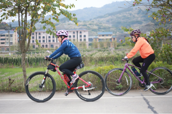 连江县举办庆“三八”自行车骑游活动317