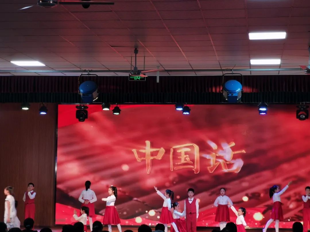 决赛现场选手们激烈角逐5