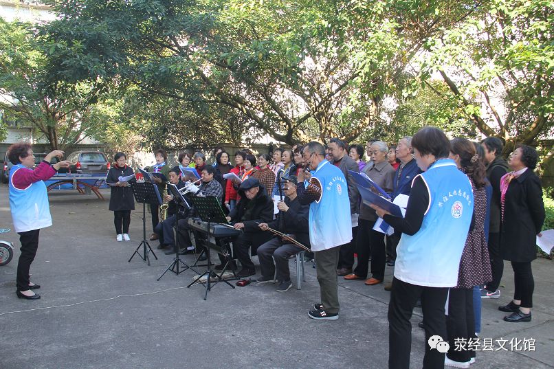 荥经县文化志愿者积极开展志愿服务活动
