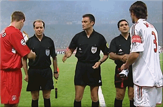 马尔蒂尼和杰拉德赛前握手