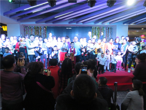 图书馆副馆长杨帆、青少部主任宋雪飞、小熊猫早教学校领导、老师、家长、小朋友70余人参加了本次活动。