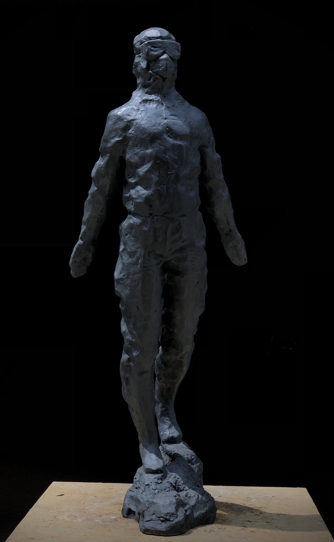 40《飞向抗疫前线》雕塑 40《飞向抗疫前线》雕塑