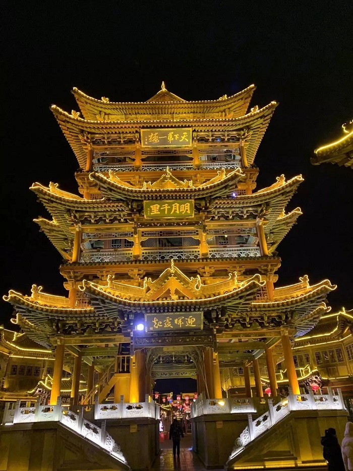 《老城之光》罗