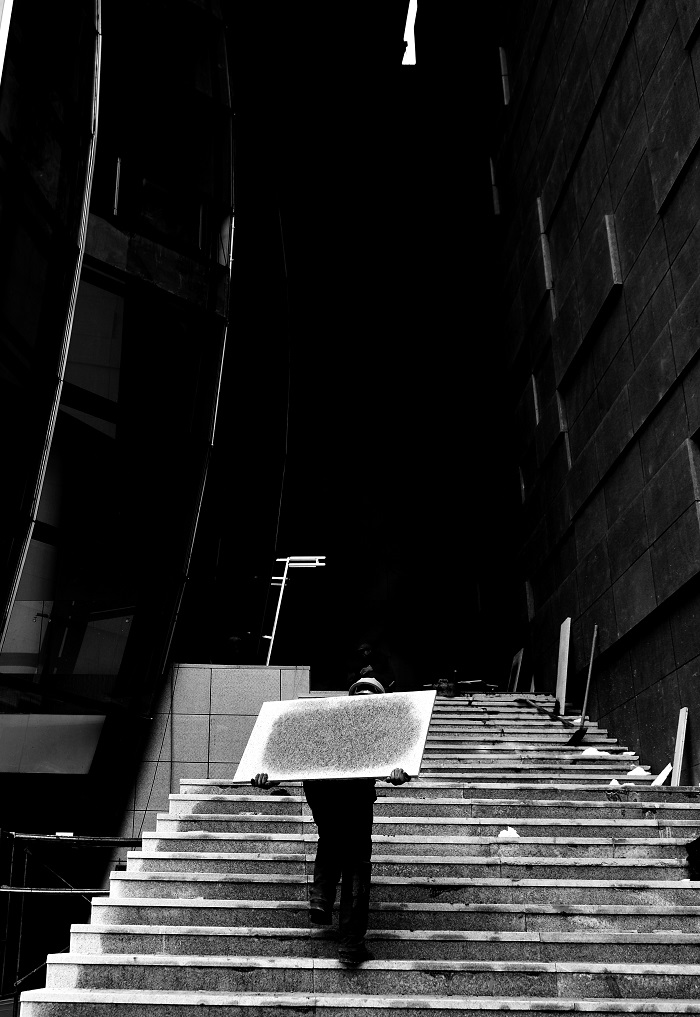 负重前行 负重前行.jpg