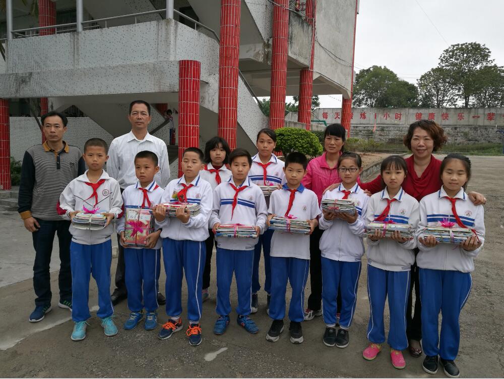 本月12日上午,我馆到汕头市莲塘小学开展了送书下乡活动,这是我
