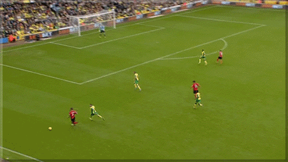 考尔克脚下一滑把自己逗笑