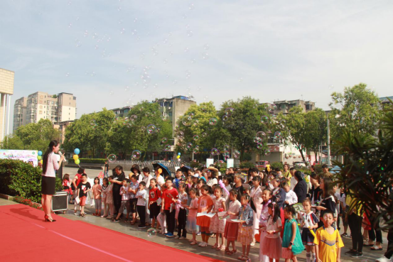 1信息80 彭州市图书馆举行“书香端午·阅动六一”全民阅读特别活动420 1信息80 彭州市图书馆举行“书香端午·阅动六一”全民阅读特别活动420.png?v=1766031157813