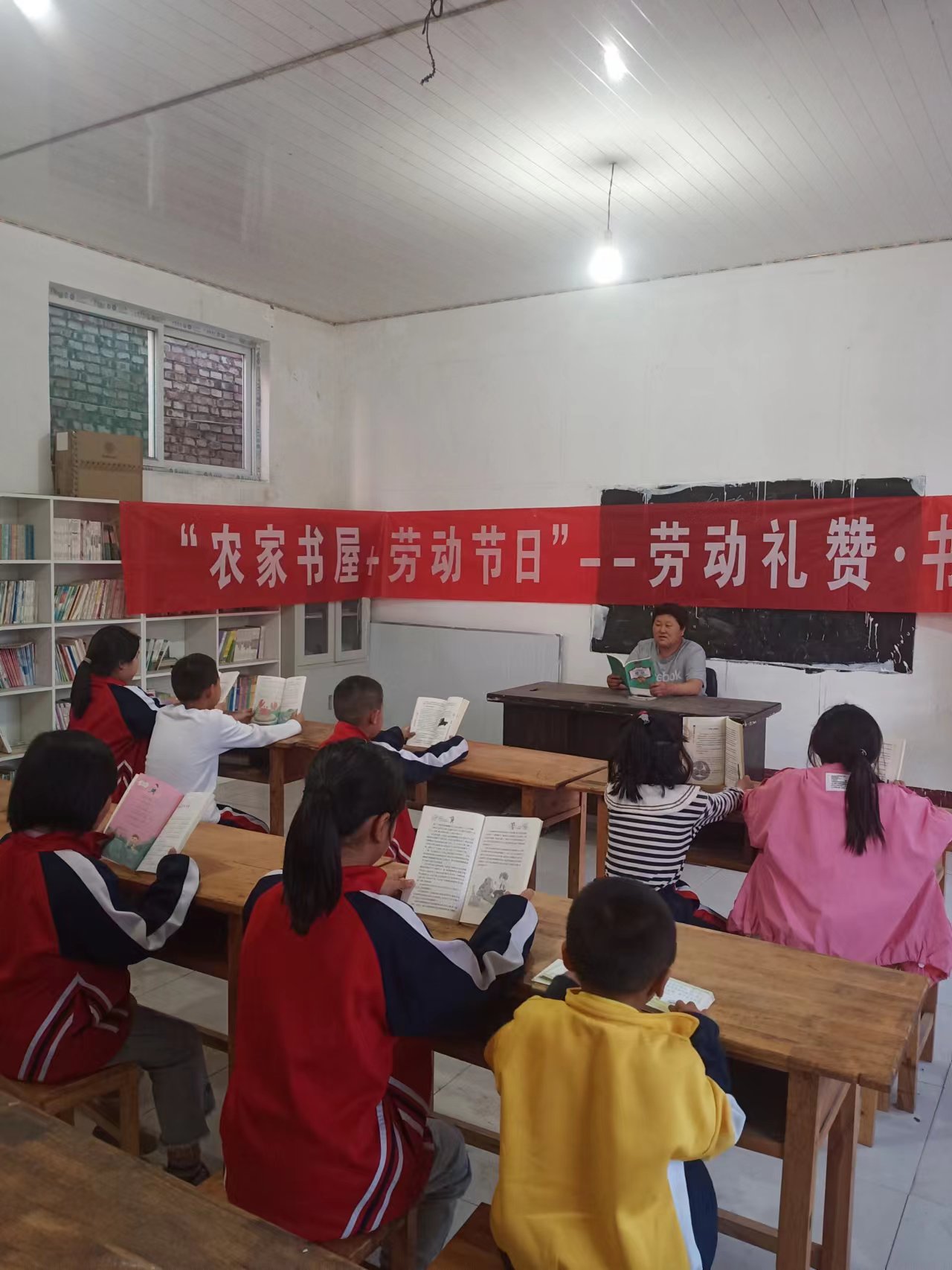 【冠县】斜店乡“农家书屋+劳动节日”劳动礼赞，书香相伴主题阅读活动