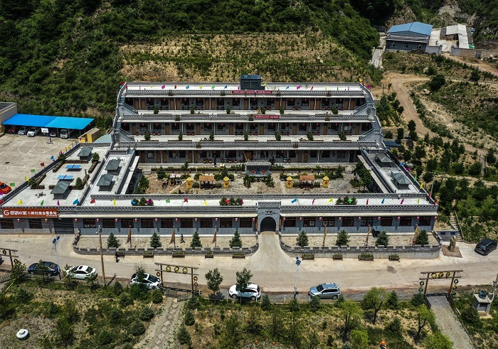 《山村庄院》-李江锋