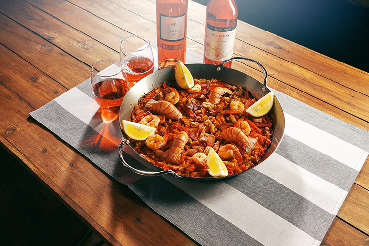 中干玫瑰葡萄酒 + 海鲜饭.jpg