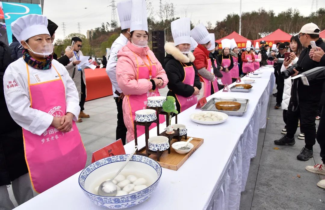 127ffd4d432949d89ee40e3d91aa2eab 127ffd4d432949d89ee40e3d91aa2eab.jpg