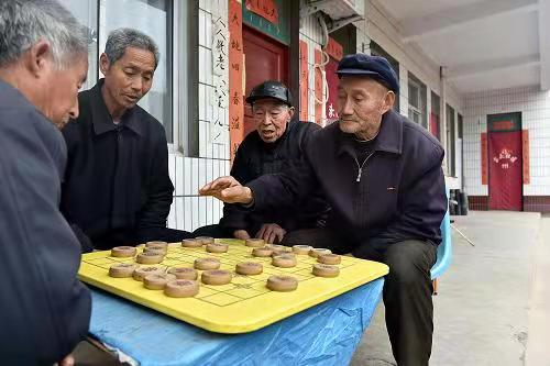 观岩村棋牌队排练活动