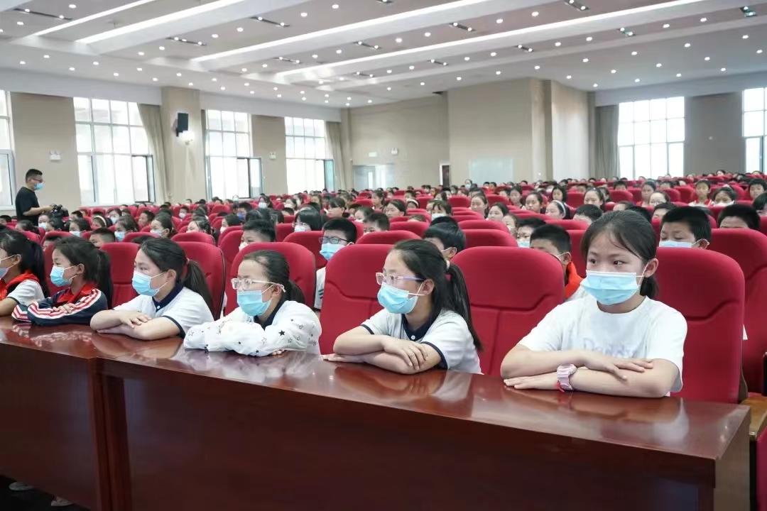 关心下一代未成年人保护专题讲座 (2).jpg