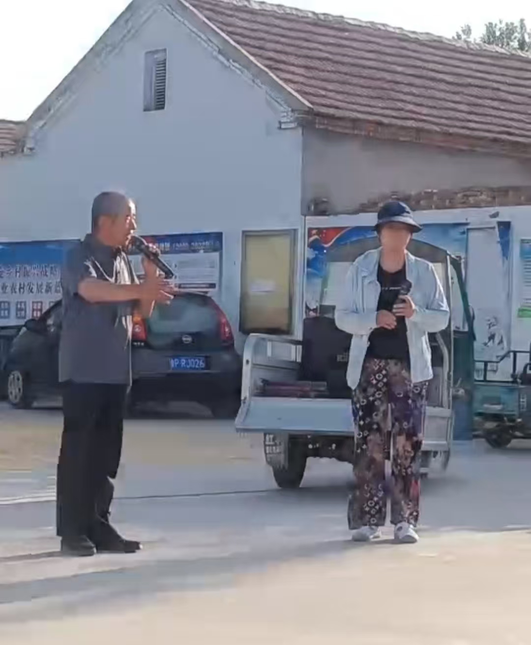 琉璃寺镇一年一村一场戏
