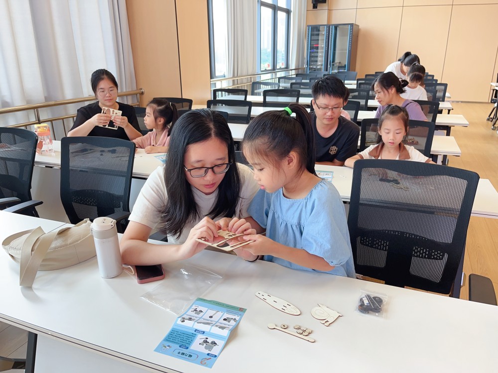 c6879b81ee26d6c3504ff51cbe618f9(1)