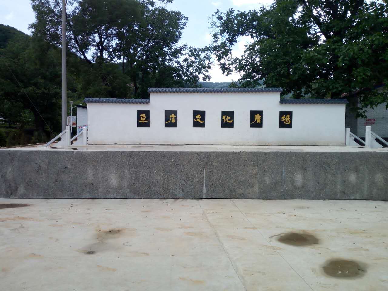 杜关镇草店村简易舞台 杜关镇草店村简易舞台.jpg