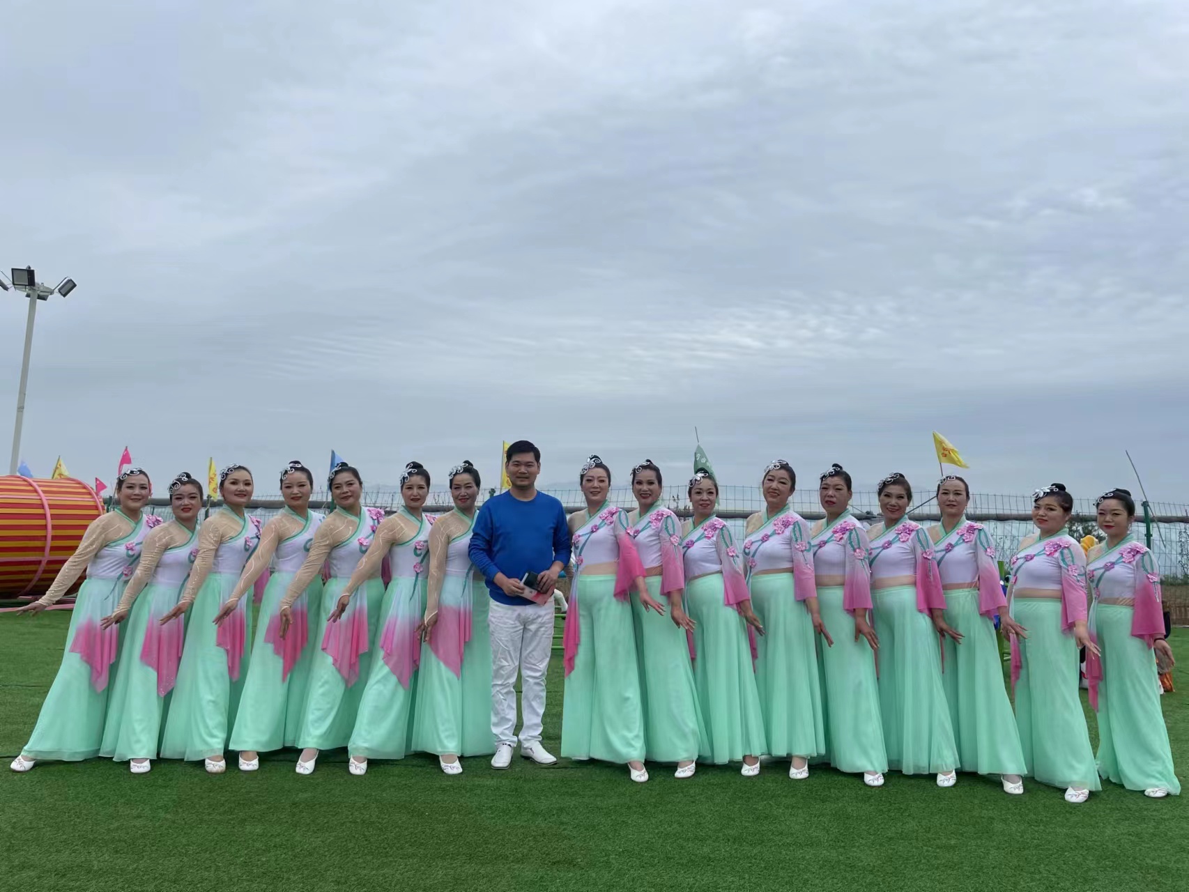 0cf2d9e30327961c22770a86f83881e 0cf2d9e30327961c22770a86f83881e.jpg