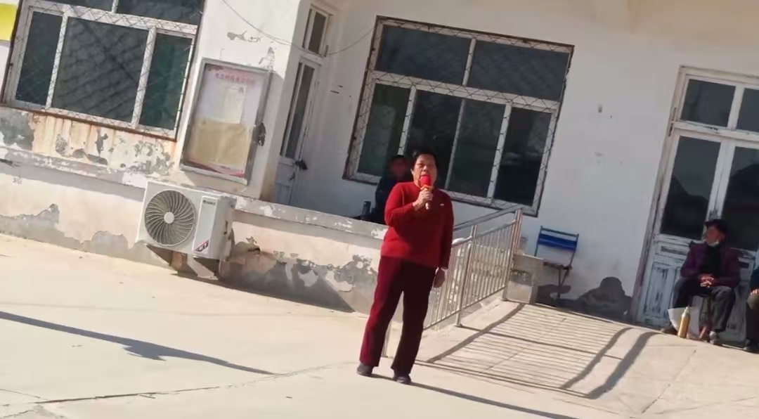 琉璃寺镇一年一村一场戏
